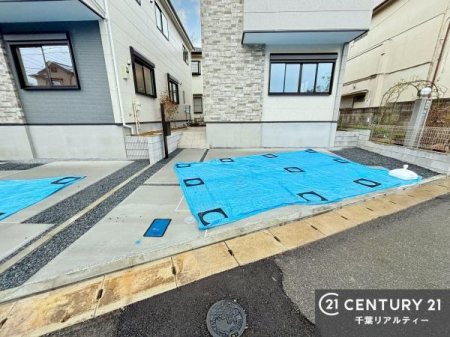 ���ԏ� ���ԃX�y�[�X��2�䕪����܂��I�Z�J���h�J�[�͂������A�o�C�N�⎩�]�ԂȂǂ��u���ꏊ�ɍ���܂���B(�Ԏ�ɂ��܂�)