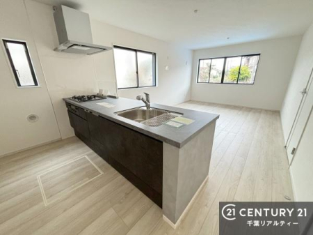 �L�b�`�� ��Ƃ����₷���V�X�e���L�b�`���ł��I���[����������t���Ă���̂ŁA�����X�y�[�X�ɕ���u���Ȃ��čςނ̂ŁA�L�X�g���āA���K�ɍ�Ƃ��ł��܂��I