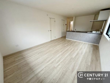 ���r���O �S�n�ǂ����r���O�͉Ƒ������R�ƏW�܂�܂��B�Ƒ��c�R�̎��Ԃ����������ł��B���Ƒ��ƁA����w�[���������Ԃ��߂��������ł��ˁB