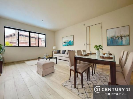 ���r���O �J�����̂���L�XLDK�I�\�t�@�[��_�C�j���O�e�[�u����u���Ă������ɂȂ�Ȃ��̂ŉ��K�ɉ߂����܂��I�R�~���j�P�[�V���������₷�����r���O�ł��B