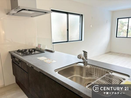 �L�b�`�� ��l�C�̑Ζʎ��V�X�e���L�b�`�����̗p���Ă��܂��I���Ƒ��̃R�~���j�P�[�V���������R�Ƒ�����݌v�ł��B
���q�l�ɂ��ڂ��͂��̂Ŋ������ł��ˁB���[�͂�����܂��I