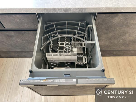 �L�b�`�� �H��@�t���̃L�b�`���ł��I�Z���������r��h�~�Ƃ��đ�ϊ��􂷂�֗��Ȏd�l�ł��I�r���g�C���Ȃ̂ŃL�b�`���̏ꏊ����炸�����X�y�[�X���L���g�����Ƃ��o���܂��I