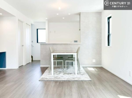 ���r���O �D�����z���܂肪���r���O����ł���ċ��S�n�̗ǂ���Ԃ����o���Ă���܂��I
���났�̎��Ԃ��߂����܂��I