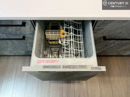 �L�b�`�� �H��@�t���̃L�b�`���ł��I�Z���������r��h�~�Ƃ��đ�ϊ��􂷂�֗��Ȏd�l�ł��I�r���g�C���Ȃ̂ŃL�b�`���̏ꏊ����炸�����X�y�[�X���L���g�����Ƃ��o���܂��I