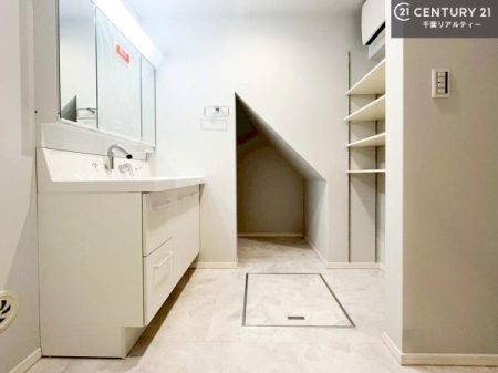 ���ʑ�E���ʏ� �g�Ȃ�𐮂�����ʏ��́A���������厖�ł��I������̐������̂��镵�͋C�����o�I�C�����悭���g�����������܂��B�L�X�����X�y�[�X���������ł��ˁI
