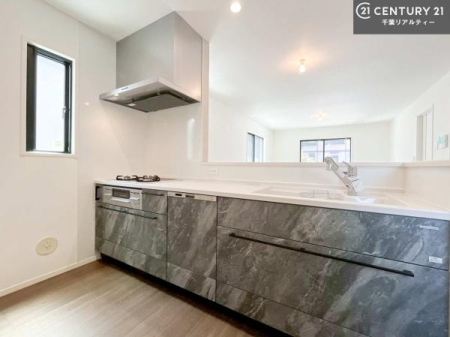 �L�b�`�� ��l�C�̑Ζʎ��V�X�e���L�b�`�����̗p���Ă��܂��I���Ƒ��̃R�~���j�P�[�V���������R�Ƒ�����݌v�ł��B
���q�l�ɂ��ڂ��͂��̂Ŋ������ł��ˁB���[�͂�����܂��I