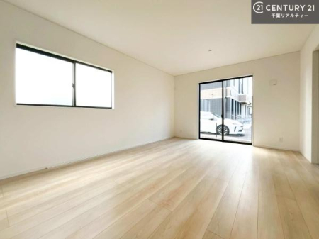 ���r���O �S�n�ǂ����r���O�͉Ƒ������R�ƏW�܂�܂��B�Ƒ��c�R�̎��Ԃ����������ł��B���Ƒ��ƁA����w�[���������Ԃ��߂��������ł��ˁB�y���d�l�z