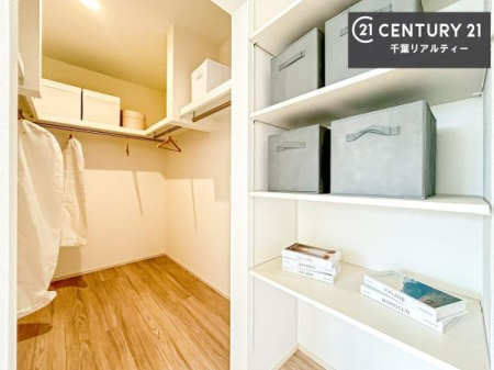 ���[ �E�H�[�N�C���N���[�[�b�g�t���ł��B��������̂��m���Ȃǂ����[���Ă��������ł��ˁI���ɂ���@�������ȂǋG�ߕ��̑傫�ȉƓd�����[�ł��܂��B