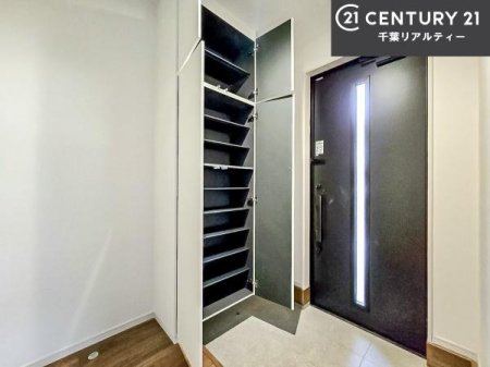 ���� �V���[�Y�{�b�N�X�t���B���ւ��Еt�����|�������₷���ł��I
�X�b�L���������ւŌ˂��J�����u�ԁA�������̂���S�n������Ԃ��o�}���Ă���܂��B