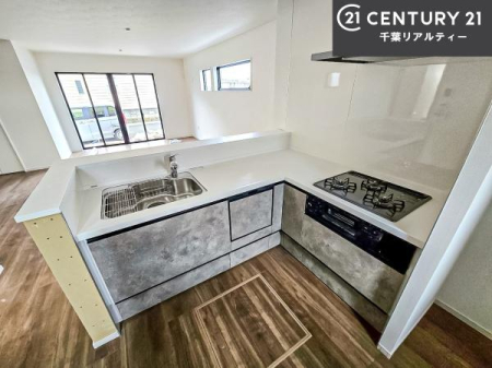 �L�b�`�� ��Ƃ肠�钲���X�y�[�X�ō�Ƃ����₷�����K�ȃL�b�`���ł��I
���q�l�ƈꏏ�ɂ��َq������y���߂�L�X�X�y�[�X�ł��B�y�����������ԂɂȂ肻���ł��ˁI