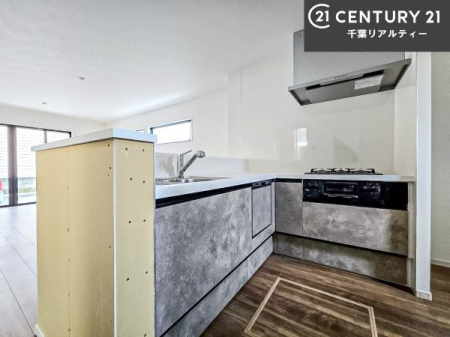 �L�b�`�� ��l�C�̑Ζʎ��V�X�e���L�b�`�����̗p���Ă��܂��I���Ƒ��̃R�~���j�P�[�V���������R�Ƒ�����݌v�ł��B
���q�l�ɂ��ڂ��͂��̂Ŋ������ł��ˁI�L�X�g���ĉ��K�ō�Ƃ��i�݂܂��B