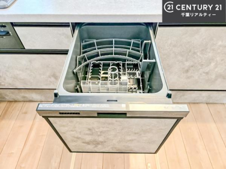 �L�b�`�� �H��@�t���̃L�b�`���ł��I�Z���������r��h�~�Ƃ��đ�ϊ��􂷂�֗��Ȏd�l�ł��I�r���g�C���Ȃ̂ŃL�b�`���̏ꏊ����炸�����X�y�[�X���L���g�����Ƃ��o���܂��I