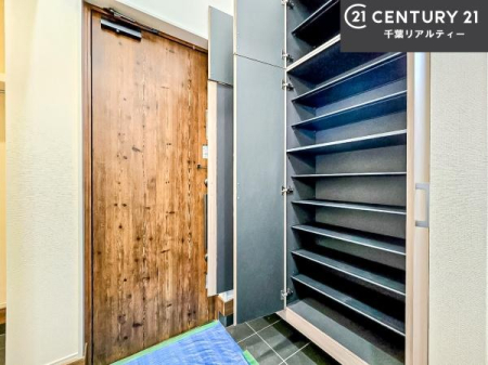 ���� �V���[�Y�{�b�N�X�t���B���ւ��Еt�����|�������₷���ł��I
�X�b�L���������ւŌ˂��J�����u�ԁA�������̂���S�n������Ԃ��o�}���Ă���܂��B