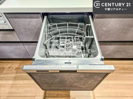 �L�b�`�� �H��@�t���̃L�b�`���ł��I�Z���������r��h�~�Ƃ��đ�ϊ��􂷂�֗��Ȏd�l�ł��I�r���g�C���Ȃ̂ŃL�b�`���̏ꏊ����炸�����X�y�[�X���L���g�����Ƃ��o���܂��I