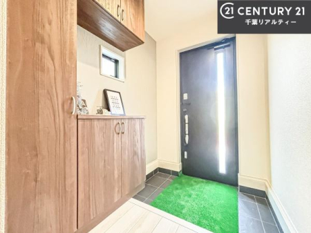 ���� �V���[�Y�{�b�N�X�t���B���ւ��Еt�����|�������₷���ł��I
�X�b�L���������ւŌ˂��J�����u�ԁA�������̂���S�n������Ԃ��o�}���Ă���܂��B