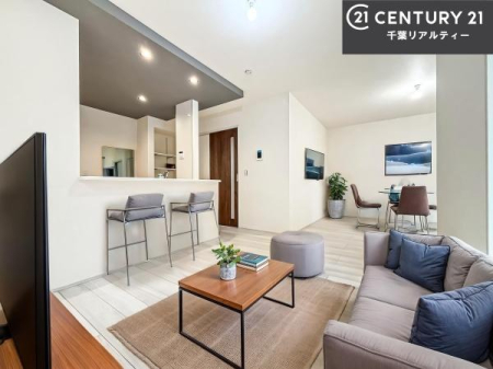 ���r���O �Ƌ��CG�p�[�X�ł��B�傫�ȑ����炽���Ղ�̗z���������閾�邢���r���O�B�J�����̂��郊�r���O�ŉƑ��c���̂��났�̎��Ԃ��߂����܂��I