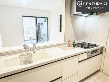 �L�b�`�� ��l�C�̑Ζʎ��V�X�e���L�b�`�����̗p���Ă��܂��I���Ƒ��̃R�~���j�P�[�V���������R�Ƒ�����݌v�ł��B
���q�l�ɂ��ڂ��͂��̂Ŋ������ł��ˁB���[�͂�����܂��I