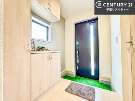 ���� �V���[�Y�{�b�N�X�t���B���ւ��Еt�����|�������₷���ł��I
�X�b�L���������ւŌ˂��J�����u�ԁA�������̂���S�n������Ԃ��o�}���Ă���܂��B