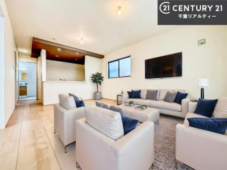 ���r���O �Ƌ��CG�p�[�X�ł��B�J�����̂���L�XLDK�I�\�t�@�[��_�C�j���O�e�[�u����u���Ă������ɂȂ�Ȃ��̂ŉ��K�ɉ߂����܂��I�R�~���j�P�[�V���������₷�����r���O�ł��I