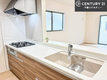 �L�b�`�� ��l�C�̑Ζʎ��V�X�e���L�b�`�����̗p���Ă��܂��I���Ƒ��̃R�~���j�P�[�V���������R�Ƒ�����݌v�ł��B
���q�l�ɂ��ڂ��͂��̂Ŋ������ł��ˁB���[�͂�����܂��I