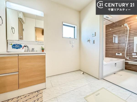 ���ʑ�E���ʏ� �O�ʋ��d�l�̐��ʏ��́A�g�����Ȃ݂����₷������I���͎��[�ɂȂ��Ă��܂��B�h���C���[�₨���ϓ����Еt������̂Ő��ʑ������X�b�L���ƌ����邱�Ƃ��o���܂��I