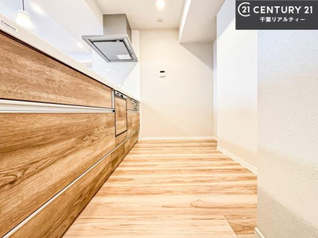 �L�b�`�� ��Ƃ肠�钲���X�y�[�X�ō�Ƃ����₷�����K�ȃL�b�`���ł��I
���q�l�ƈꏏ�ɂ��َq������y���߂�L�X�X�y�[�X�ł��B�y�����������ԂɂȂ肻���ł��ˁI