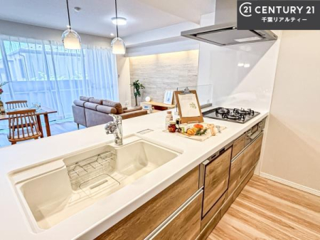 �L�b�`�� ��l�C�̑Ζʎ��V�X�e���L�b�`�����̗p���Ă��܂��I���Ƒ��̃R�~���j�P�[�V���������R�Ƒ�����݌v�ł��B
���q�l�ɂ��ڂ��͂��̂Ŋ������ł��ˁB���[�͂�����܂��I