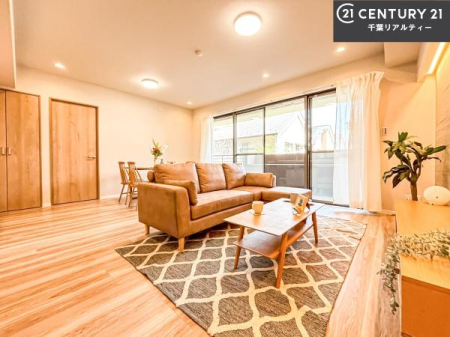 ���r���O ��؂ȉƑ����W�܂邩�炱��LDK�ɂ͂�����肽���B
�q�����������C�ɏ΂��Ȃ��瑖�����Ă���p�����������u�L���Ƃɂ��ėǂ������v�Ǝv���u�Ԃł��B