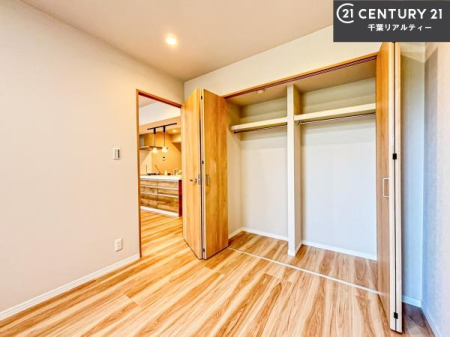 �m�� ���邭���ʂ��̗ǂ������ł��B�u�V���v���v�Ƀf�U�C�����ꂽ�����B���R�x�������̂ŉƋ�⃌�C�A�E�g�ł��D�݂̋�Ԃ�n��グ���܂��B�����x�A���n�ɂĂ��m�F���������B