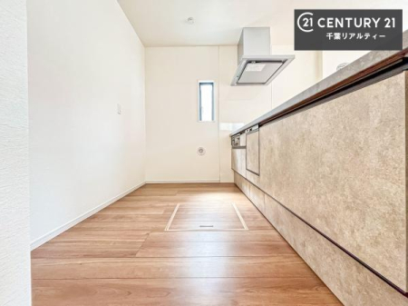 �L�b�`�� ��Ƃ肠�钲���X�y�[�X�ō�Ƃ����₷�����K�ȃL�b�`���ł��I
���q�l�ƈꏏ�ɂ��َq������y���߂�L�X�X�y�[�X�ł��B�y�����������ԂɂȂ肻���ł��ˁI