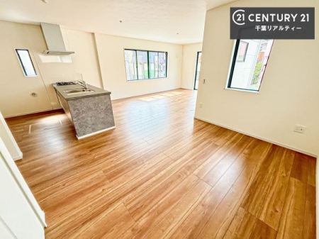 ���r���O �D�����z���܂肪���r���O����ł���ċ��S�n�̗ǂ���Ԃ����o���Ă���܂��I
���났�̎��Ԃ��߂����܂��I