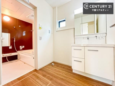 ���ʑ�E���ʏ� �O�ʋ��d�l�̐��ʏ��́A�g�����Ȃ݂����₷������I���͎��[�ɂȂ��Ă��܂��B�h���C���[�₨���ϓ����Еt������̂Ő��ʑ������X�b�L���ƌ����邱�Ƃ��o���܂��I