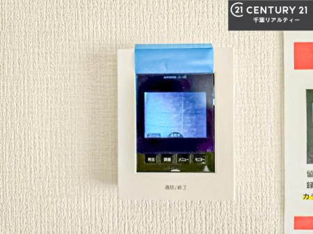 ���̑����� TV���j�^�[�t���C���^�[�z��������A�K��҂��f���Ŋm�F���Ă���Ή��ł��邽�߁A�h�Ɩʂ����S�ł��B���q�l�̂�����Ԏ��ɂ��S�����A���Ƒ��̈��S�E���S�ȕ�炵���T�|�[�g���܂��B