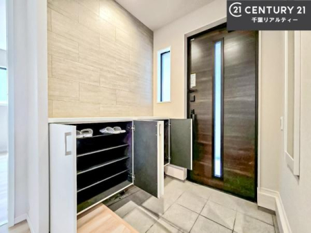 ���� �V���[�Y�{�b�N�X�t���B���ւ��Еt�����|�������₷���ł��I
�X�b�L���������ւŌ˂��J�����u�ԁA�������̂���S�n������Ԃ��o�}���Ă���܂��B