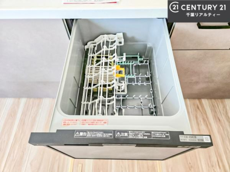 �L�b�`�� �H��@�t���̃L�b�`���ł��I�Z���������r��h�~�Ƃ��đ�ϊ��􂷂�֗��Ȏd�l�ł��I�r���g�C���Ȃ̂ŃL�b�`���̏ꏊ����炸�����X�y�[�X���L���g�����Ƃ��o���܂��I