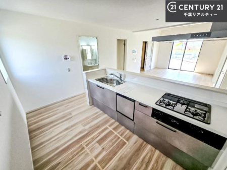 �L�b�`�� ��Ƃ肠�钲���X�y�[�X�ō�Ƃ����₷�����K�ȃL�b�`���ł��I
���q�l�ƈꏏ�ɂ��َq������y���߂�L�X�X�y�[�X�ł��B�y�����������ԂɂȂ肻���ł��ˁI