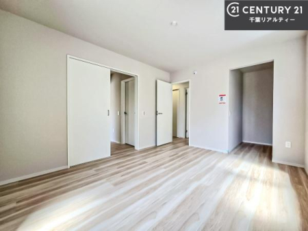 �m�� ���邭���ʂ��̗ǂ������ł��B�u�V���v���v�Ƀf�U�C�����ꂽ�����B���R�x�������̂ŉƋ�⃌�C�A�E�g�ł��D�݂̋�Ԃ�n��グ���܂��B�����x�A���n�ɂĂ��m�F���������B