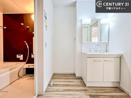 ���ʑ�E���ʏ� �O�ʋ��d�l�̐��ʏ��́A�g�����Ȃ݂����₷������I���͎��[�ɂȂ��Ă��܂��B�h���C���[�₨���ϓ����Еt������̂Ő��ʑ������X�b�L���ƌ����邱�Ƃ��o���܂��I