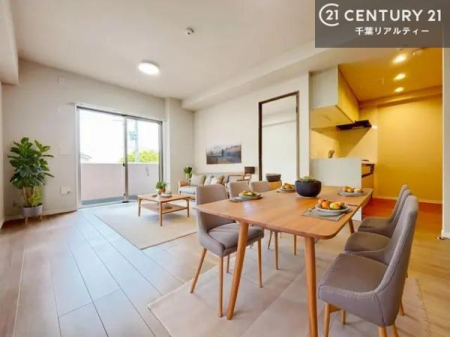 ���r���O �Ƌ�́ACG�p�[�X�ł��B��؂ȉƑ����W�܂邩�炱��LDK�ɂ͂�����肽���B
�q�����������C�ɏ΂��Ȃ��瑖�����Ă���p�����������u�L���Ƃɂ��ėǂ������v�Ǝv���u�Ԃł��B