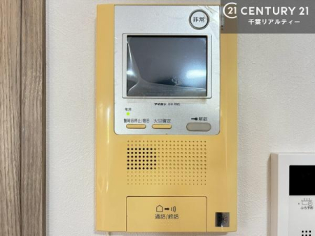 ���̑����� TV���j�^�[�t���C���^�[�z��������A�K��҂��f���Ŋm�F���Ă���Ή��ł��邽�߁A�h�Ɩʂ����S�ł��B���q�l�̂�����Ԏ��ɂ��S�����A���Ƒ��̈��S�E���S�ȕ�炵���T�|�[�g���܂��B