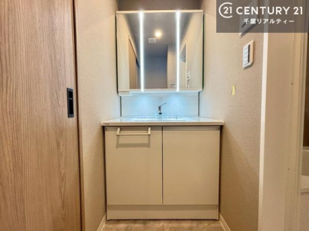 ���ʑ�E���ʏ� �O�ʋ��d�l�̐��ʏ��́A�g�����Ȃ݂����₷������I���͎��[�ɂȂ��Ă��܂��B�h���C���[�₨���ϓ����Еt������̂Ő��ʑ������X�b�L���ƌ����邱�Ƃ��o���܂��I