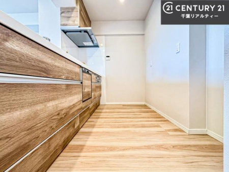 �L�b�`�� ��Ƃ肠�钲���X�y�[�X�ō�Ƃ����₷�����K�ȃL�b�`���ł��I
���q�l�ƈꏏ�ɂ��َq������y���߂�L�X�X�y�[�X�ł��B�y�����������ԂɂȂ肻���ł��ˁI