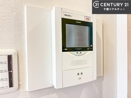 ���̑����� TV���j�^�[�t���C���^�[�z��������A�K��҂��f���Ŋm�F���Ă���Ή��ł��邽�߁A�h�Ɩʂ����S�ł��B���q�l�̂�����Ԏ��ɂ��S�����A���Ƒ��̈��S�E���S�ȕ�炵���T�|�[�g���܂��B