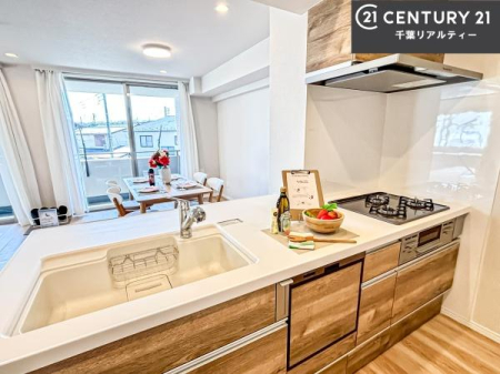 �L�b�`�� ��l�C�̑Ζʎ��V�X�e���L�b�`�����̗p���Ă��܂��I���Ƒ��̃R�~���j�P�[�V���������R�Ƒ�����݌v�ł��B
���q�l�ɂ��ڂ��͂��̂Ŋ������ł��ˁB���[�͂�����܂��I