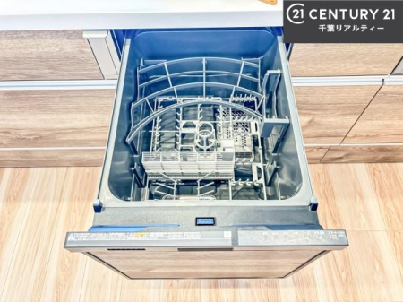 �L�b�`�� �H��@�t���̃L�b�`���ł��I�Z���������r��h�~�Ƃ��đ�ϊ��􂷂�֗��Ȏd�l�ł��I�r���g�C���Ȃ̂ŃL�b�`���̏ꏊ����炸�����X�y�[�X���L���g�����Ƃ��o���܂��I