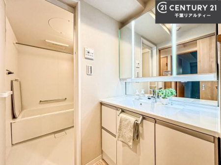 ���ʑ�E���ʏ� �O�ʋ��d�l�̐��ʏ��́A�g�����Ȃ݂����₷������I���͎��[�ɂȂ��Ă��܂��B�h���C���[�₨���ϓ����Еt������̂Ő��ʑ������X�b�L���ƌ����邱�Ƃ��o���܂��I