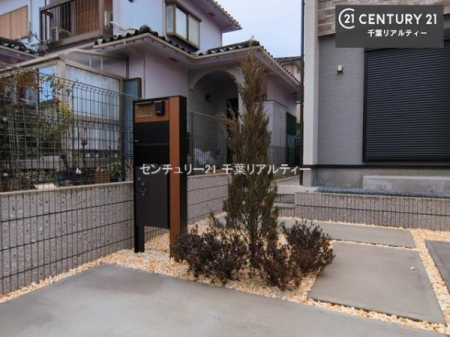 ���̑� �|�X�g��̌^��z�{�b�N�X�I���֎�����������茩���A�Ĕz�B�̃X�g���X�Ȃ��ו����m���Ɏ󂯎���_���ő�̓����ł��B�h�Ɛ��������A��^���[���ւɂ��Ή��\�I