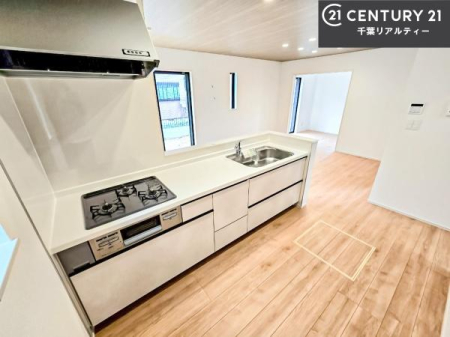 �L�b�`�� ��Ƃ肠�钲���X�y�[�X�ō�Ƃ����₷�����K�ȃL�b�`���ł��I
���q�l�ƈꏏ�ɂ��َq������y���߂�L�X�X�y�[�X�ł��B�y�����������ԂɂȂ肻���ł��ˁI