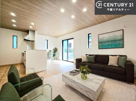 ���r���O �Ƌ��CG�p�[�X�ł��B�J�����̂���L�XLDK�I�\�t�@�[��_�C�j���O�e�[�u����u���Ă������ɂȂ�Ȃ��̂ŉ��K�ɉ߂����܂��I�R�~���j�P�[�V���������₷�����r���O�ł��I