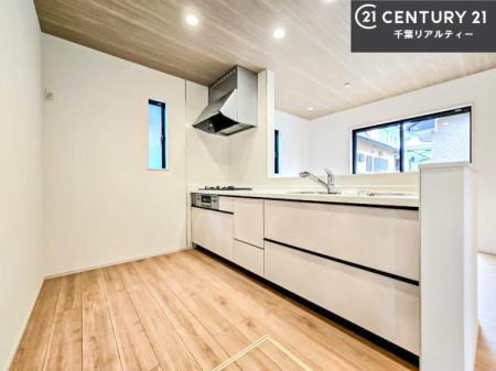 �L�b�`�� ��l�C�̑Ζʎ��V�X�e���L�b�`�����̗p���Ă��܂��I���Ƒ��̃R�~���j�P�[�V���������R�Ƒ�����݌v�ł��B
���q�l�ɂ��ڂ��͂��̂Ŋ������ł��ˁB���[�͂�����܂��I